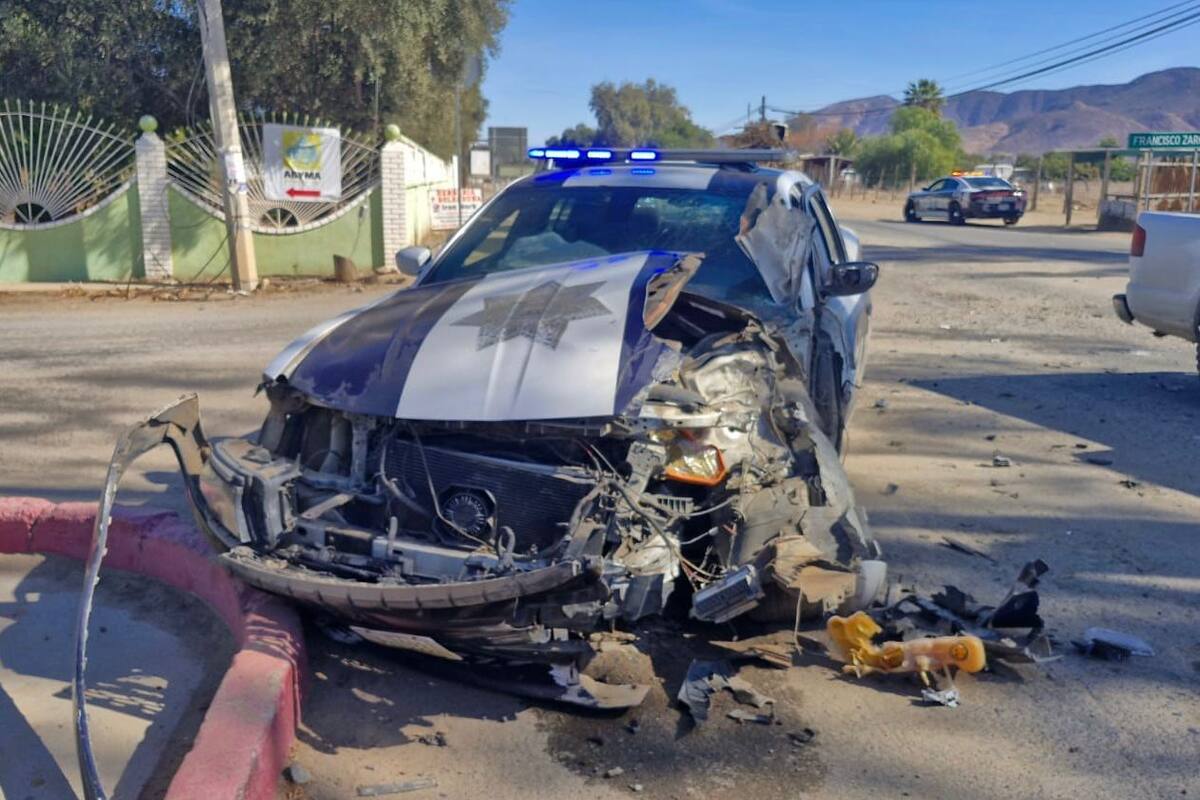 Destroza patrulla por ignorar un alto en Valle de Guadalupe