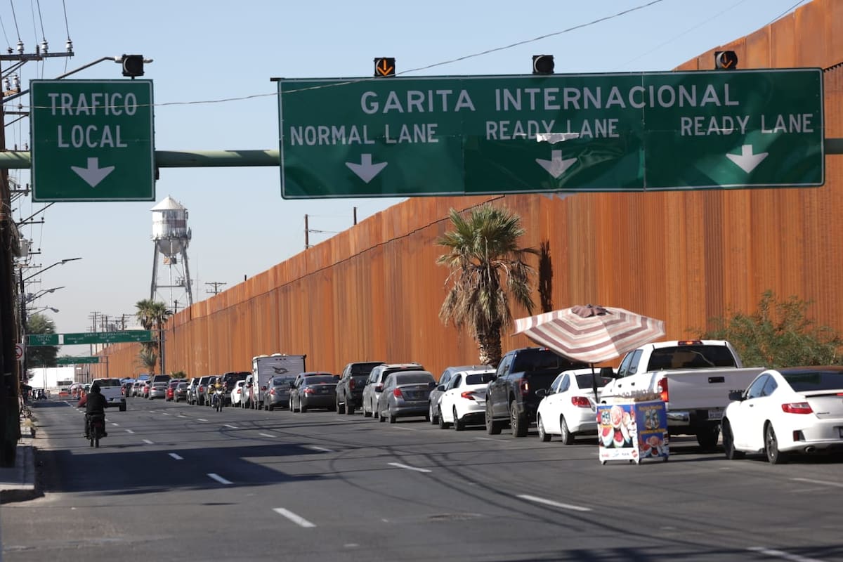 Registran filas de más de 3 horas para cruzar a Calexico