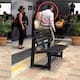 “Llegó con mariachi”: Mujer acude a firmar su divorcio en los juzgados, pero lo hace con mucho estilo