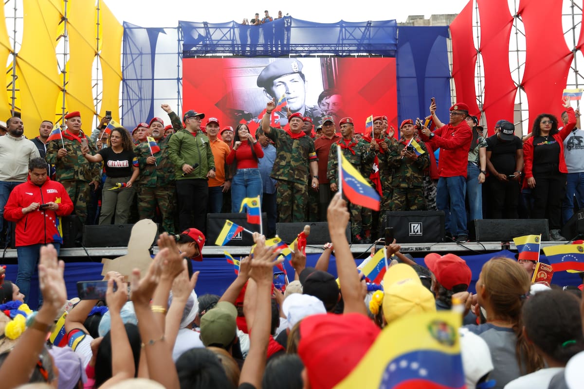 ARAGUA, 5 febrero, 2026 (Xinhua) Imagen del 4 de febrero de 2026 del ministro de Interior, Justicia y Paz venezolano, Diosdado Cabello (c), participando en un acto por el 34 Aniversario de la rebelión cívico-militar del 4 de febrero de 1992, en Maracay, estado Aragua, Venezuela. (Xinhua/Str) (ms) (jg) (ah) (vf)