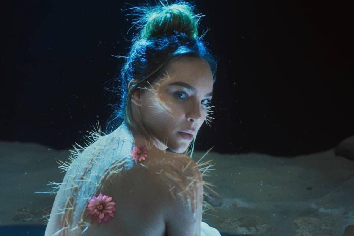 Belinda estrena videoclip “Cactus” con claras referencias a su ex pareja Christian Nodal
