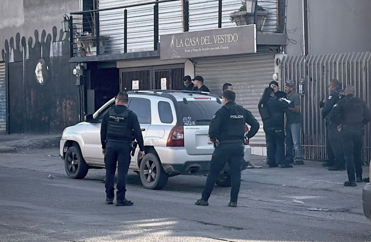 Un hombre y una mujer resultaron lesionados por disparos de arma de fuego en la colonia Jardines del Rubí, en Tijuana. El presunto responsable huyó a pie con un arma. Foto: Cortesía / Border Zoom