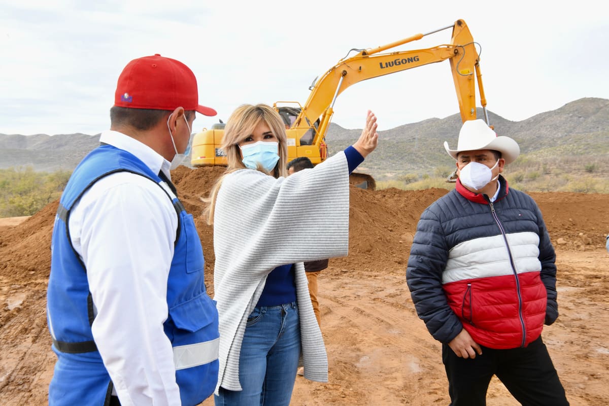Aulas, becas y apoyos entrega la Gobernadora Pavlovich en Bacoachi, Sinoquipe y Cucurpe