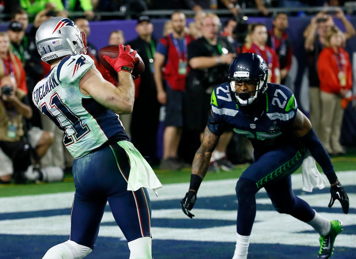 New England Patriots wide receiver Julian Edelman (11) catches a three-yard touchdown pass during the second half of NFL Super Bowl XLIX football game against the Seattle Seahawks Sunday, Feb. 1, 2015, in Glendale, Ariz. (AP Photo/Matt York)