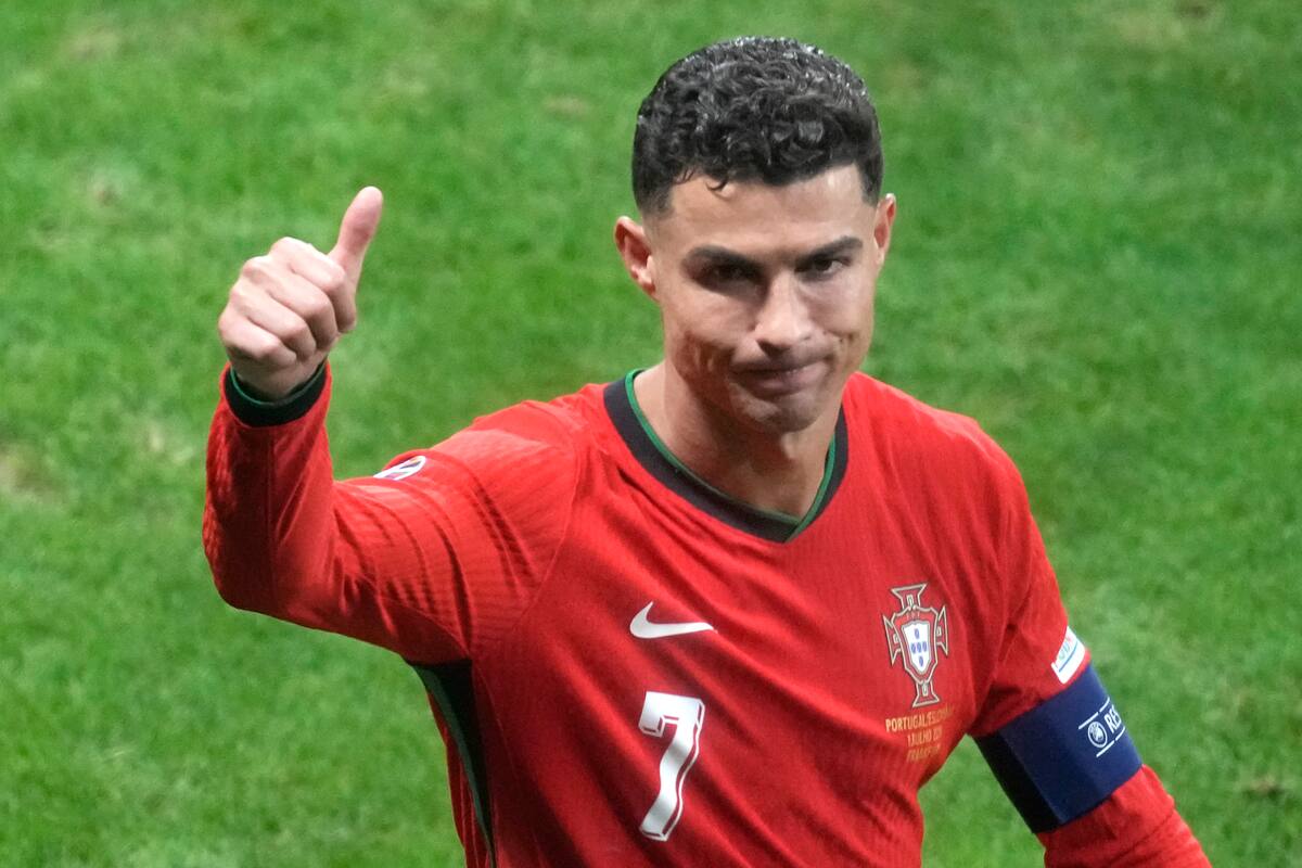 El portugués Cristiano Ronaldo después de la victoria contra Eslovenia. (AP Foto/Michael Probst)