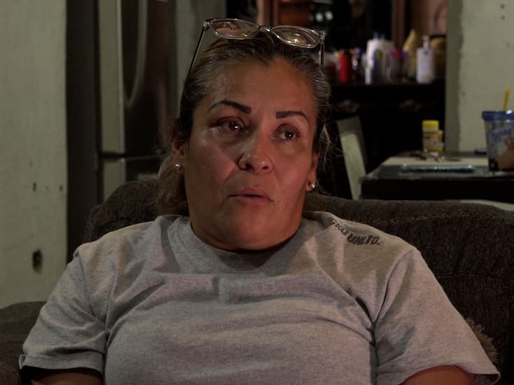 Rosa Carmina vende piñatas en Hermosillo para costear tratamientos de sus hijos con distrofia muscular