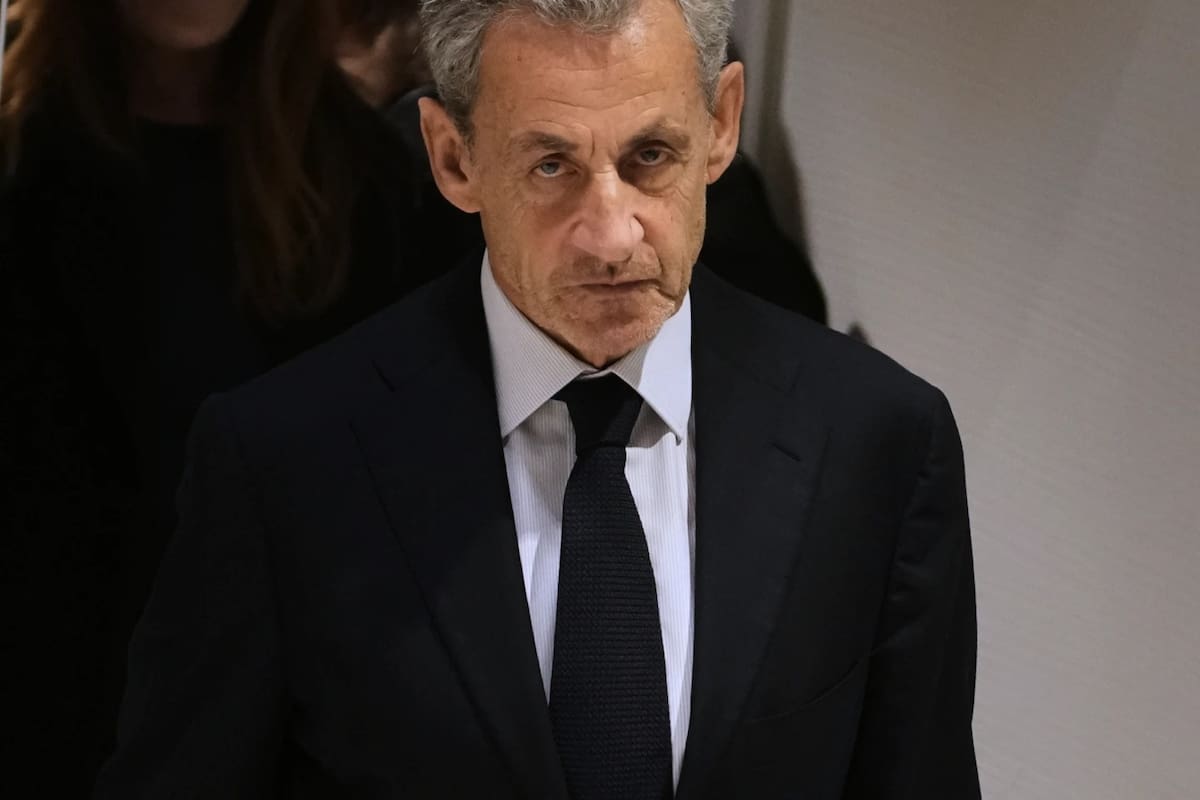 Sarkozy es el primer exlíder francés encarcelado desde que el líder colaboracionista nazi de la Segunda Guerra Mundial, Philippe Pétain, fuera encarcelado por traición en 1945. | Crédito: AP