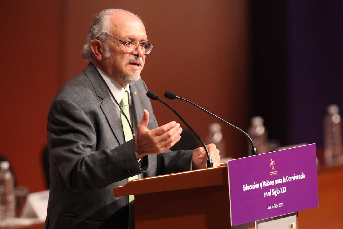 MDF10404038. México, D.F.- Mario Molina, Premio Nobel de Química, durante el encuentro Educación y valores para la convivencia en el siglo XXI, en un Centro de Espectáculos en la ciudad de México. NOTIMEX/FOTO/JAVIER LIRA OTERO/JLO/EDU/