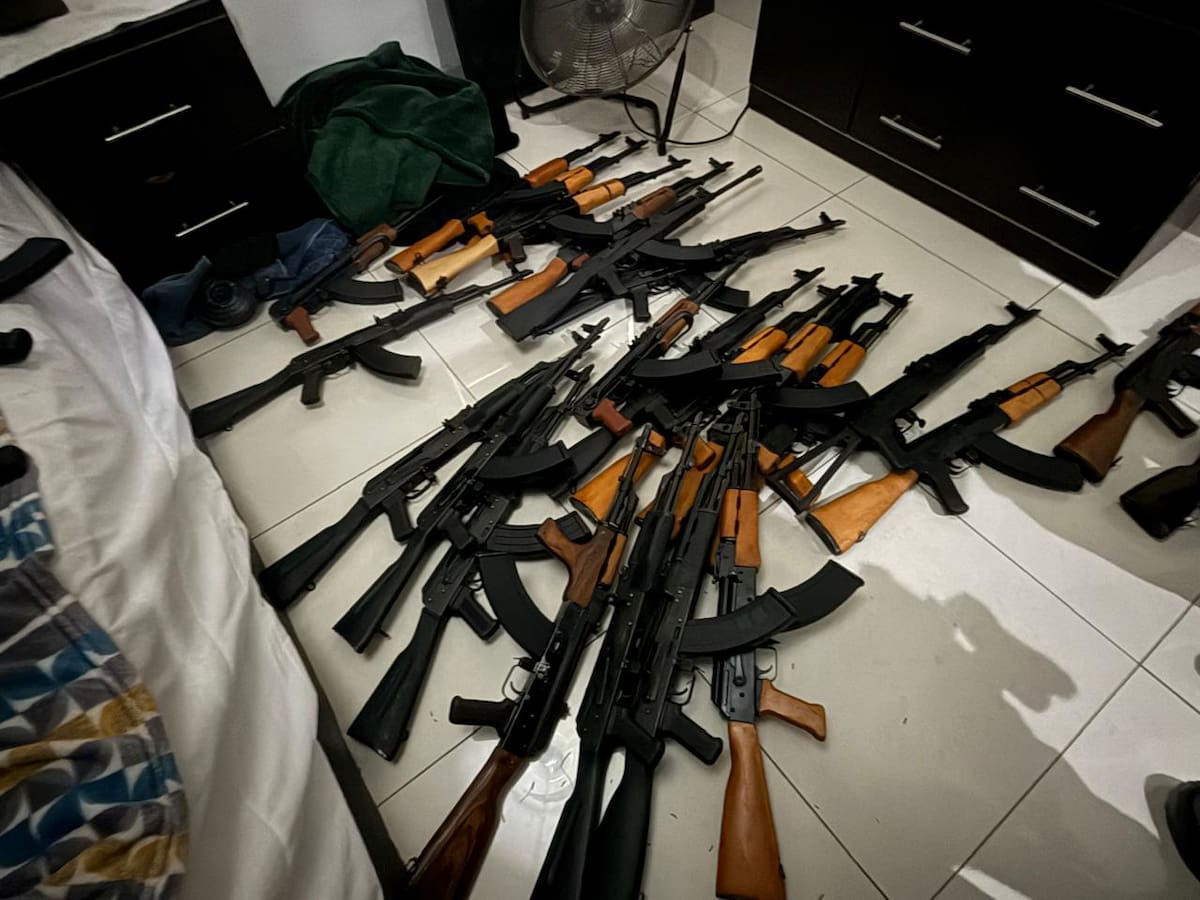 El arsenal fue localizado en una vivienda de la colonia Federal, presuntamente utilizada como casa de seguridad. FOTO: ESPECIAL FGR
