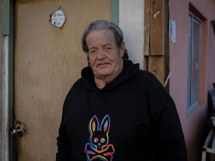 Entre la soledad y el invierno, Don Ángel lucha por sobrevivir: Cobertón navideño