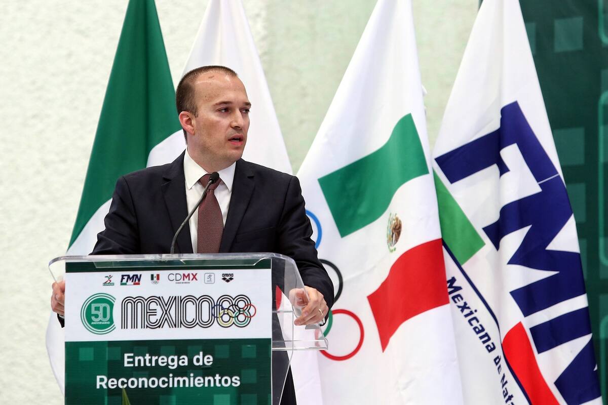 FINA advierte suspender a FMN por opiniones de Ernesto D'Alessio