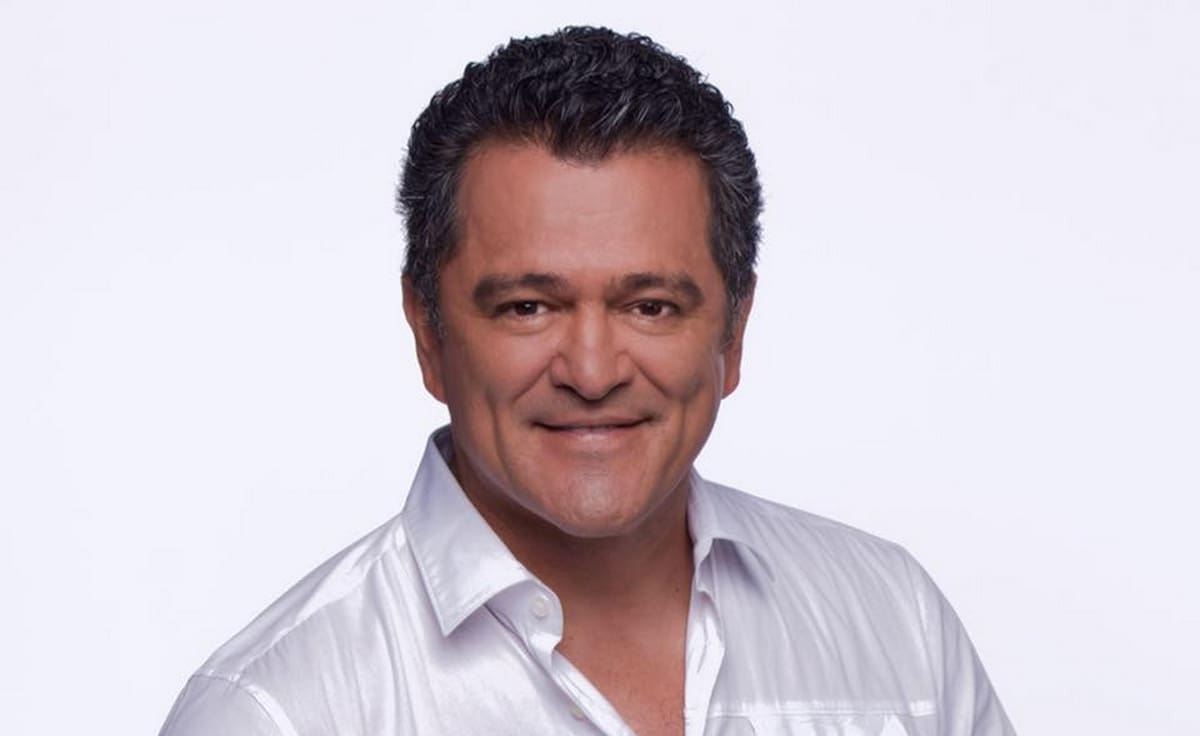 El exfutbolista Carlos Hermosillo habló sobre su relación con Laura Flores en una entrevista con Anette Cuburu.