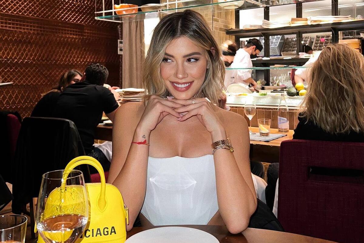 Michelle Salas aparece "sin ropa" en baño de espuma
