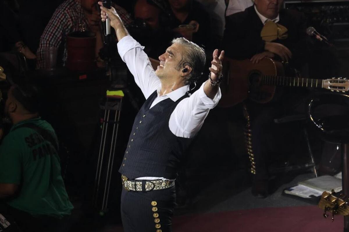 Alejandro Fernández todo un ídolo del Palenque de Tijuana