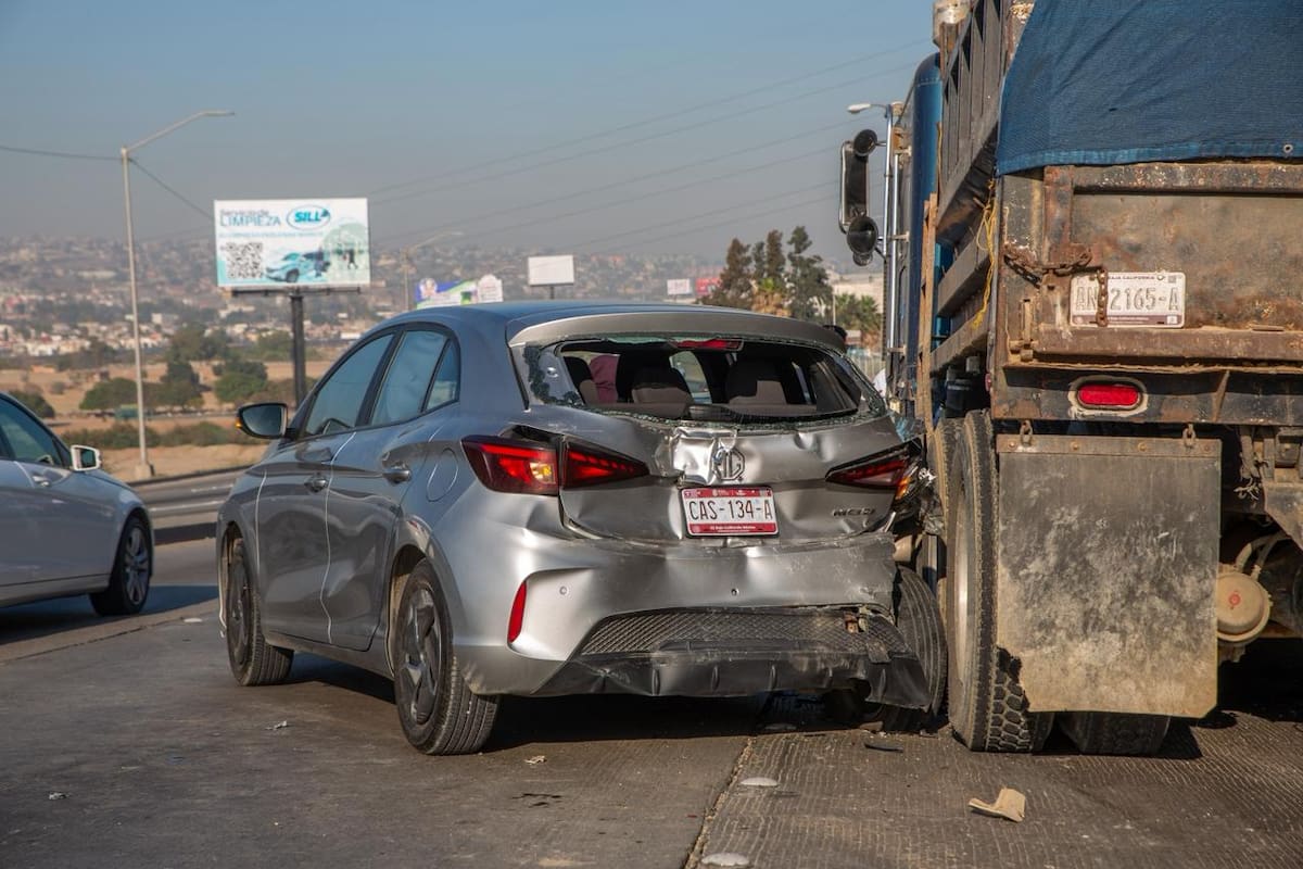 Camión sin frenos causa carambola en la Vía Rápida Oriente