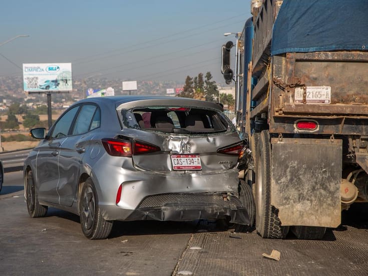 Camión sin frenos causa carambola en la Vía Rápida Oriente