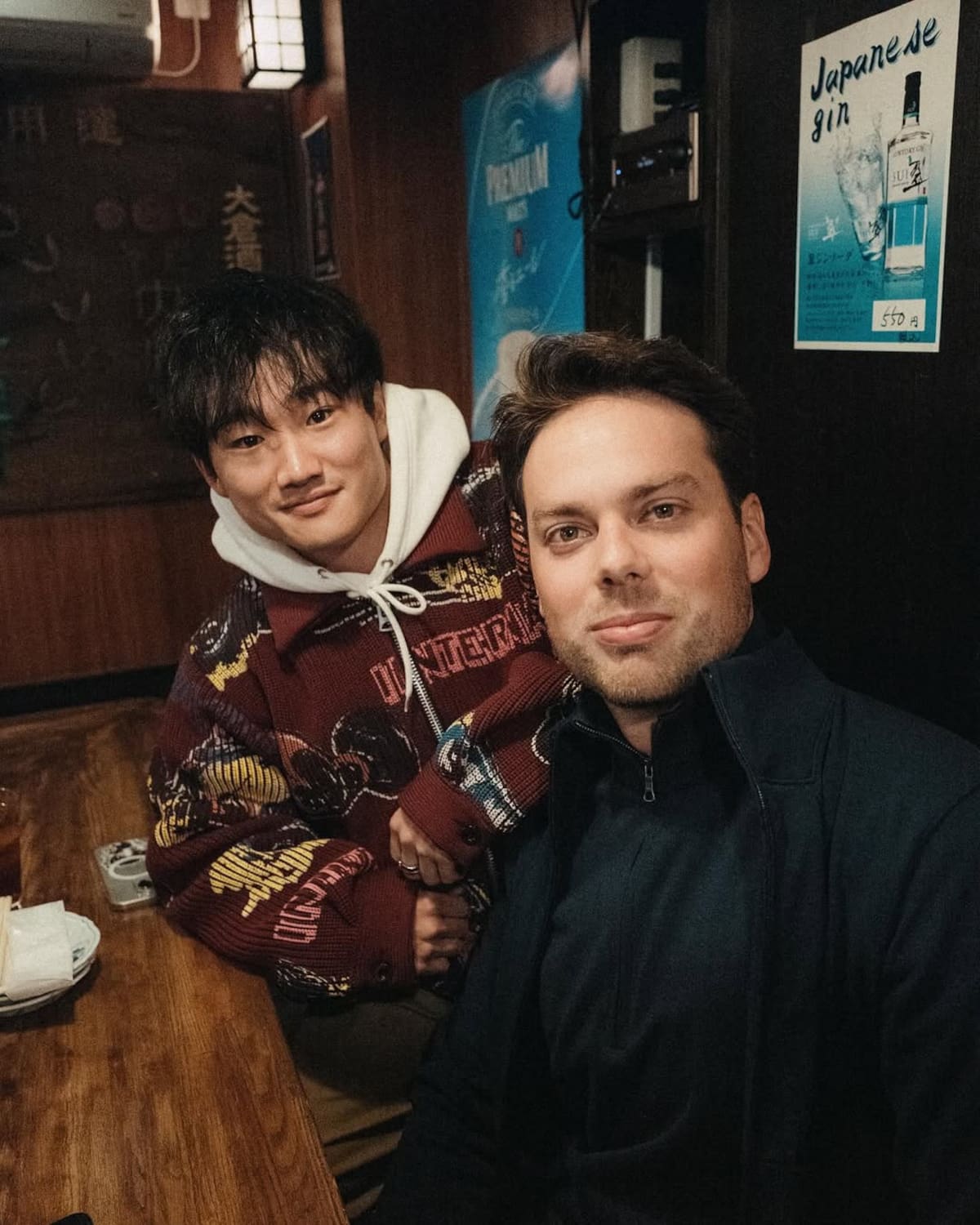 Yuki Tsunoda y Diego Menchaca en un restaurante en Tokio, Japón. (Foto: @yukitsunoda0511)