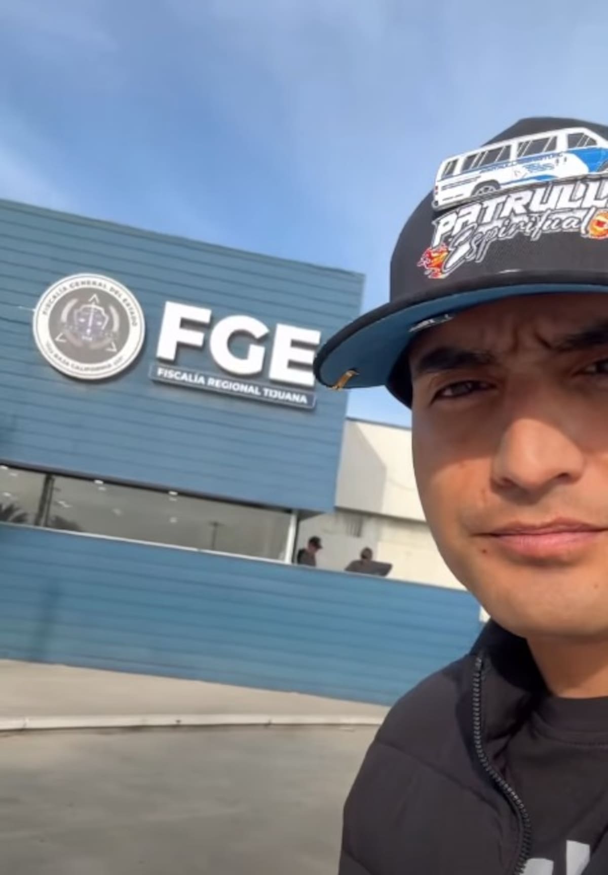 Rambo de la Patrulla Espiritual informó que se encuentra en la Procuraduría Regional de Tijuana, de la Fiscalía General del Estado, como parte de un procedimiento oficial relacionado con una audiencia. Foto: Redes