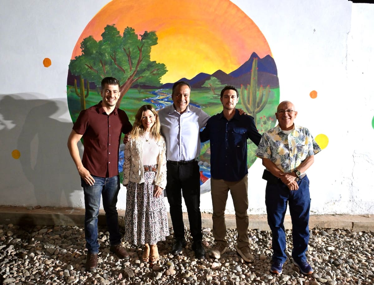 Inaugura Alcalde mural en parque de Loma Linda. (X @tonoastiazaran)