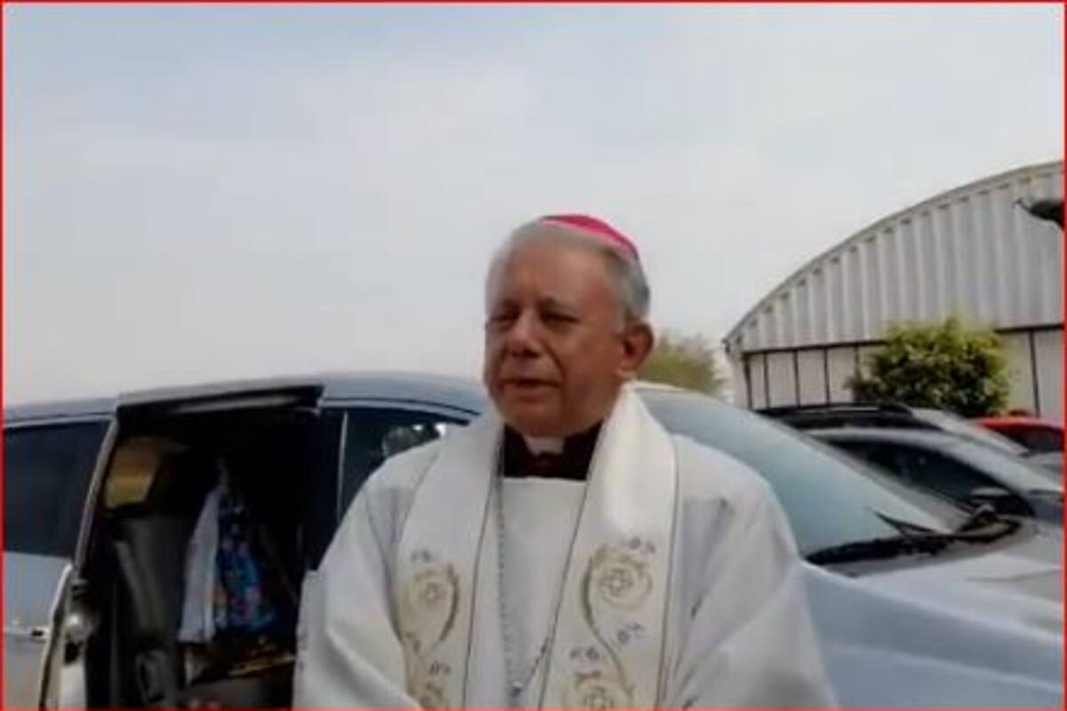 Obispo da bendición a enfermos de Covid-19 desde avioneta en Morelos