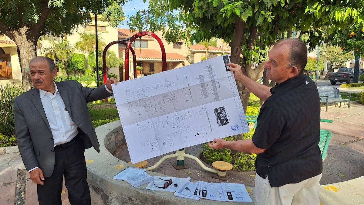 Raquet Club. Foto: Jorge López. Planos del proyecto de control de acceso de las calles Waterpolo y Equitación. FOTO: JORGE LÓPEZ