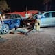 Choque entre camioneta y auto