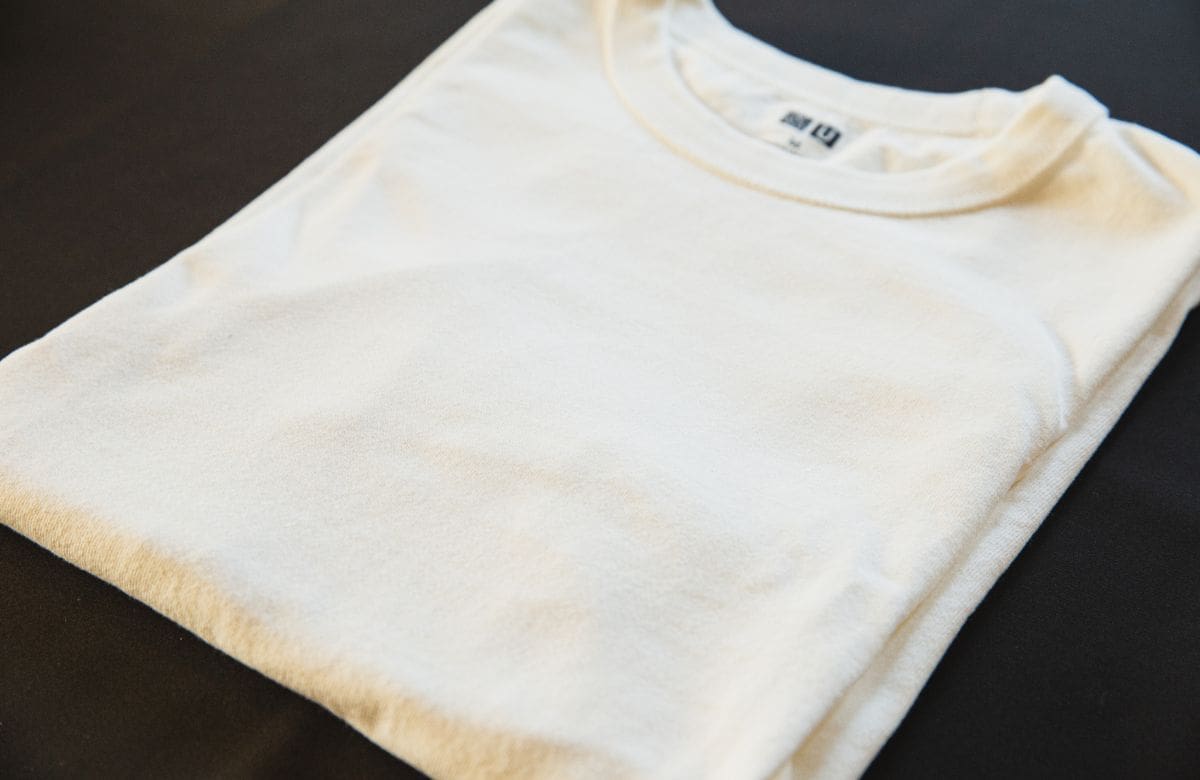 Cómo convertir una playera vieja en un bolso reutilizable | Foto: Especial (canva)