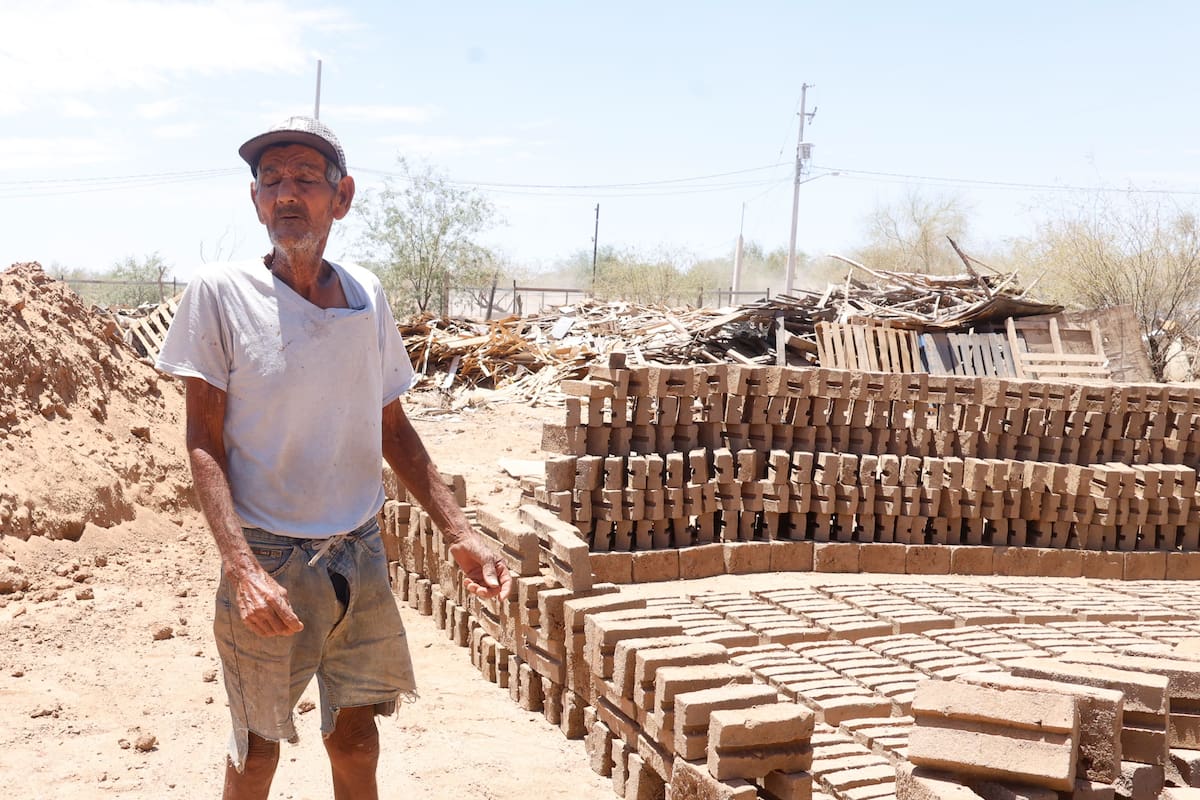 Trabajo duro bajo el rayo del Sol
