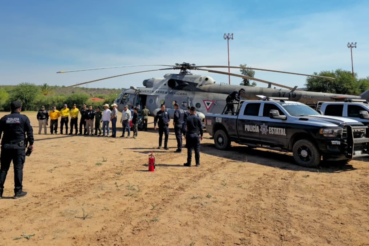 Policía Estatal se suma al combate del incendio forestal en Arivechi con traslado de víveres y patrullajes