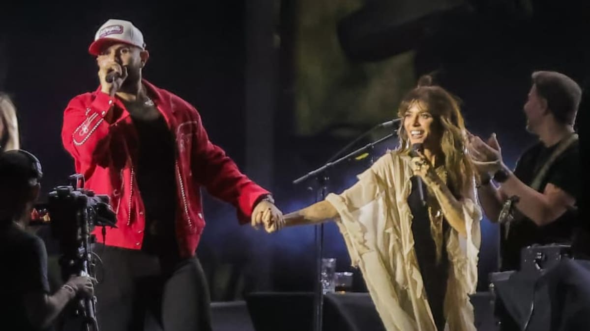 “Abrácenmela mucho”: Carín León sorprende al público al cantar “Te lo agradezco” junto a Kany García en La Cura Fest
