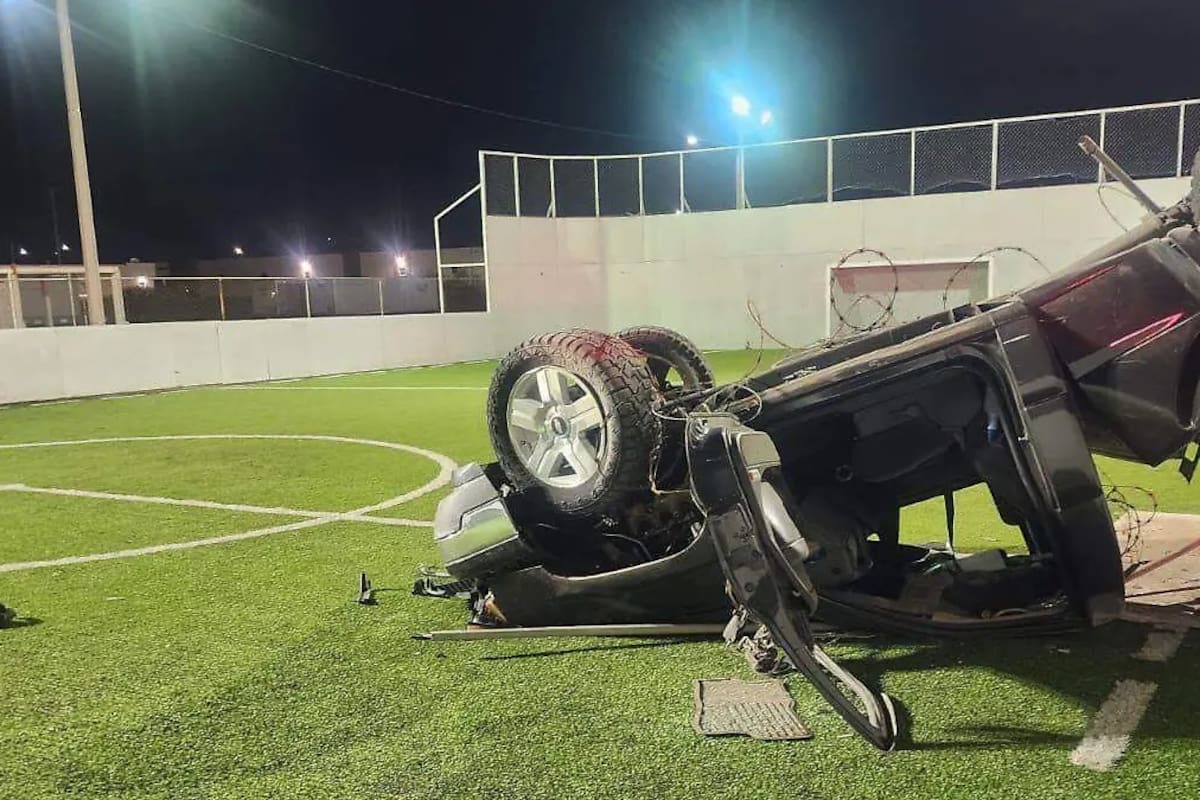 Muere hombre tras volcarse en campo de fútbol de una fábrica