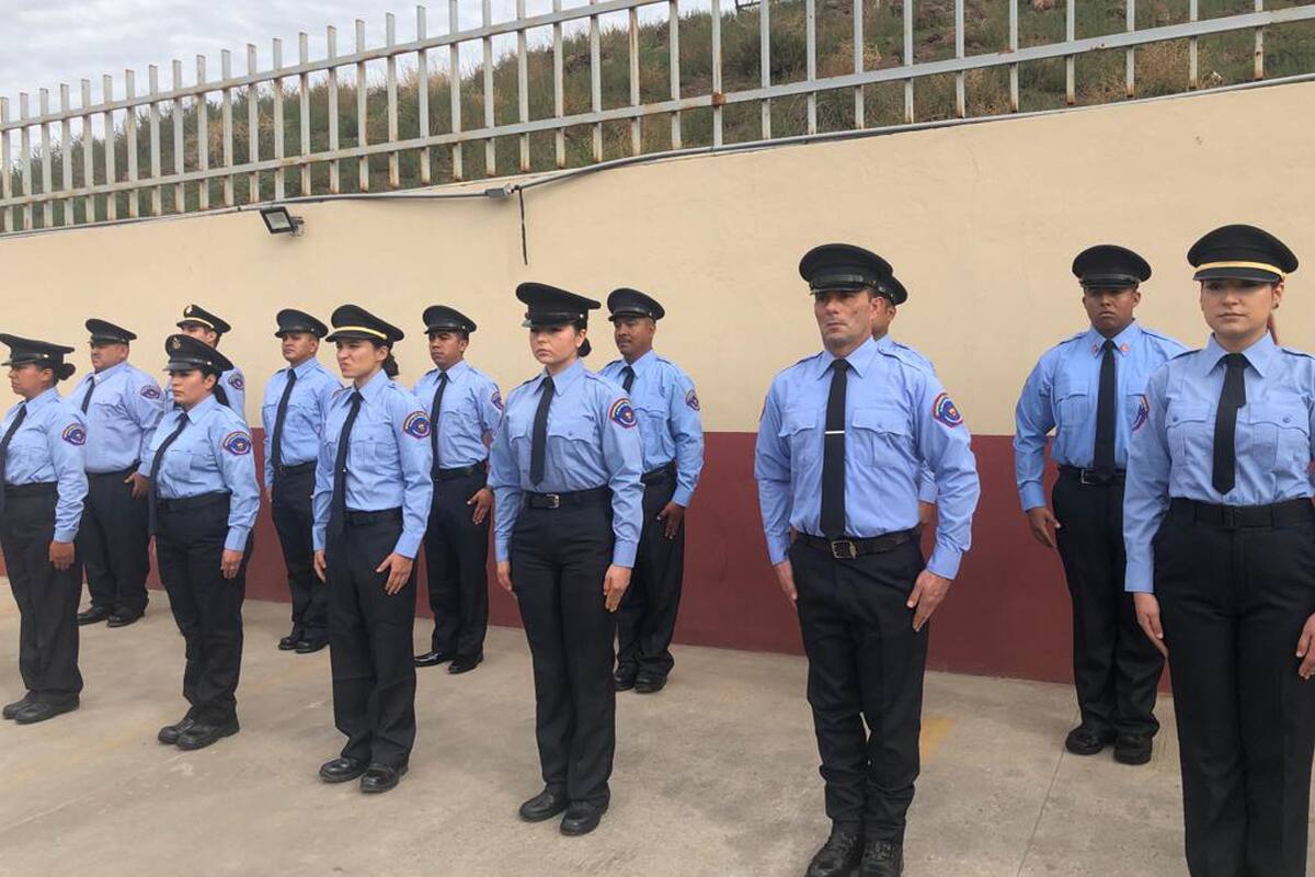 Se gradúan 25 elementos de la Academia de Bomberos de Rosarito