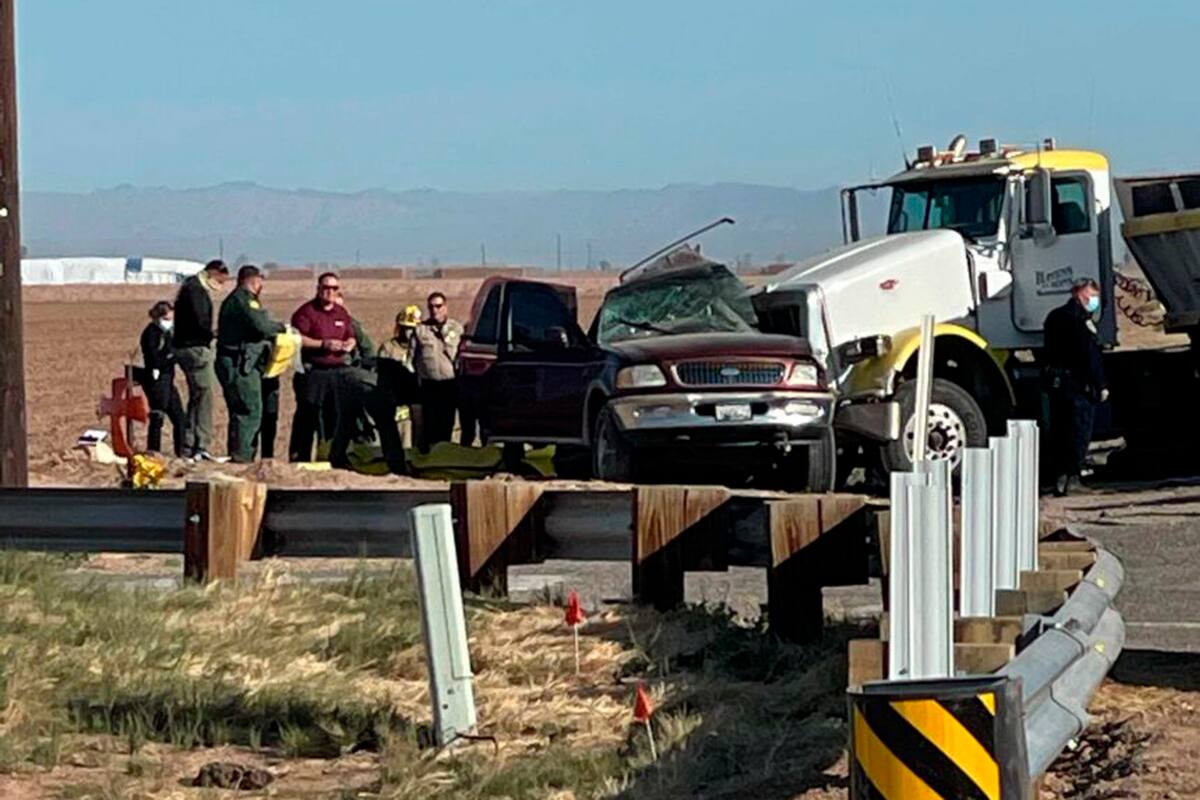 Choque deja 15 muertos en Holtville