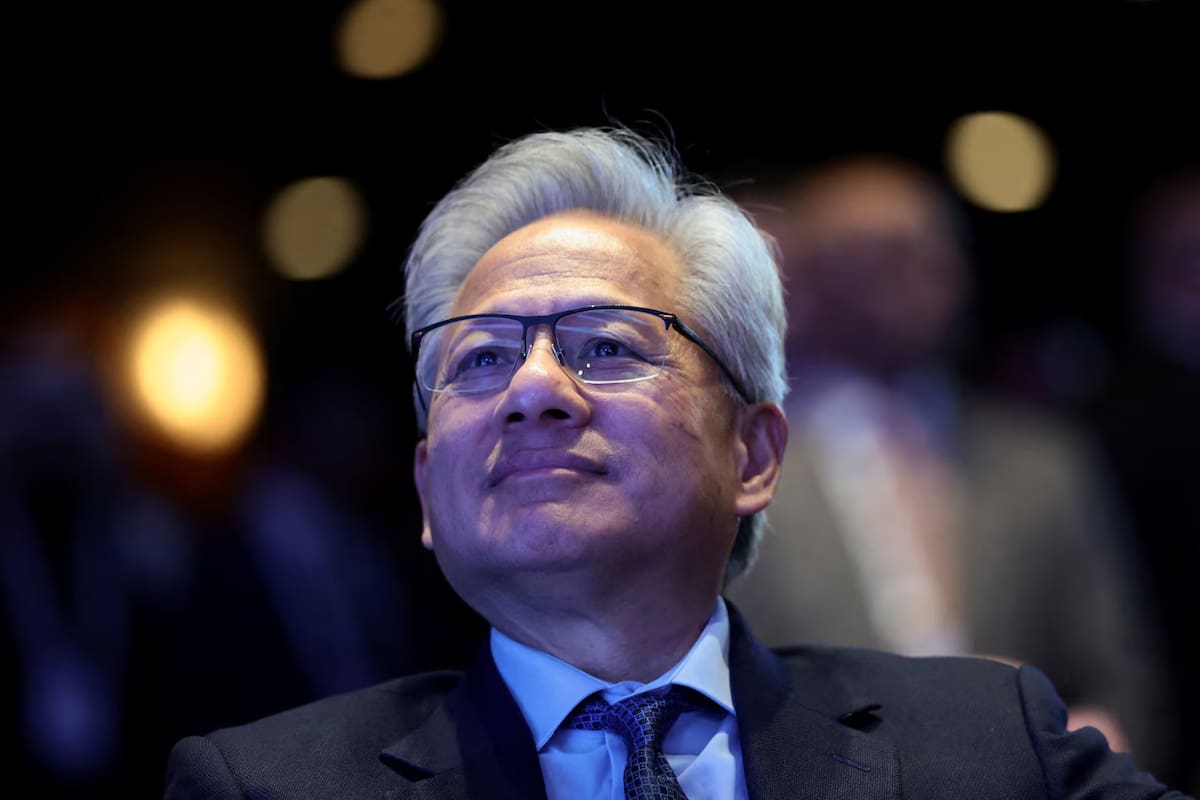 CEO de Nvidia asegura que la IA hará que electricistas, plomeros y albañiles sean algunos de los empleos mejor pagados porque el mundo necesitará construir la infraestructura que hará posible su expansión