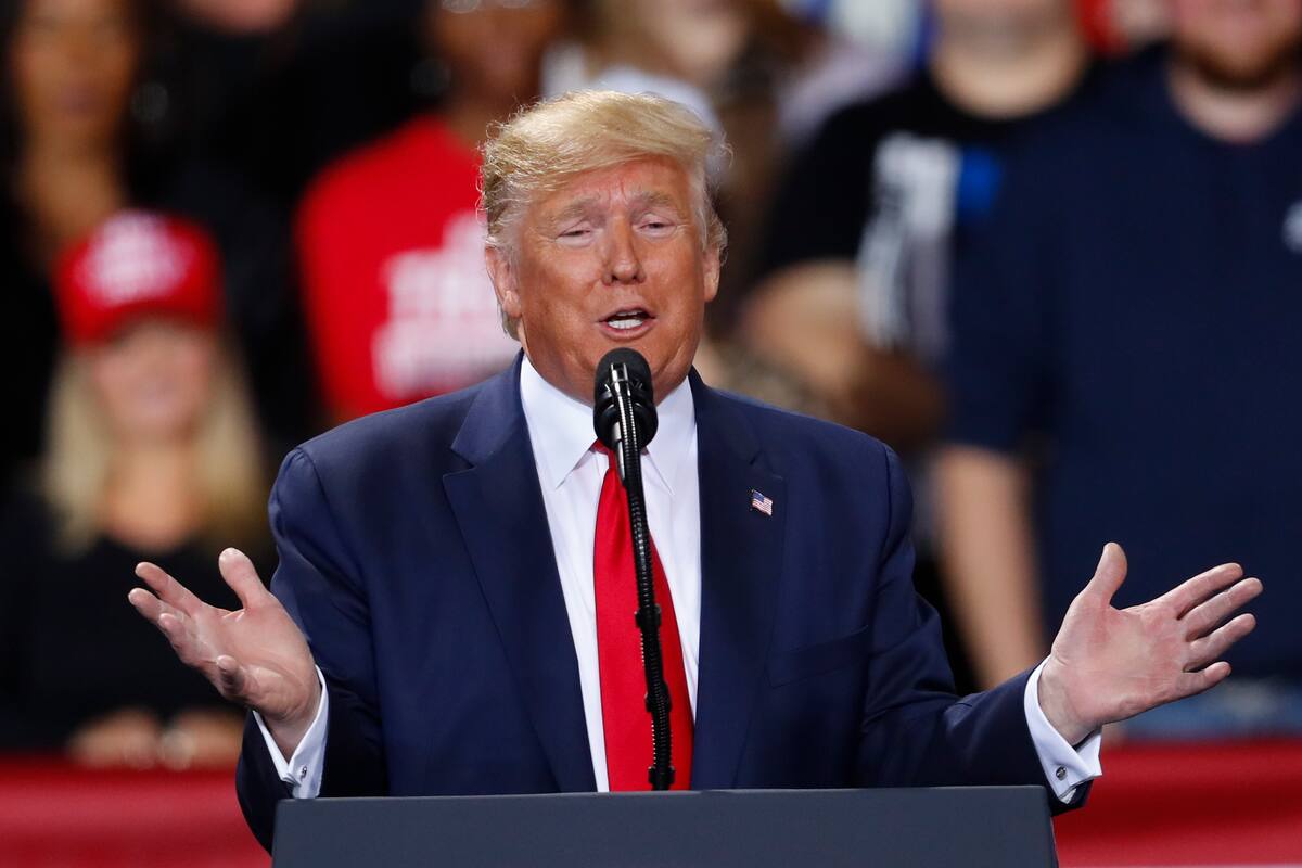 El presidente Donald Trump durante un acto de campaña en Battle Creek, Michigan, el miércoles 18 de diciembre de 2019. (AP Foto/Paul Sancya)