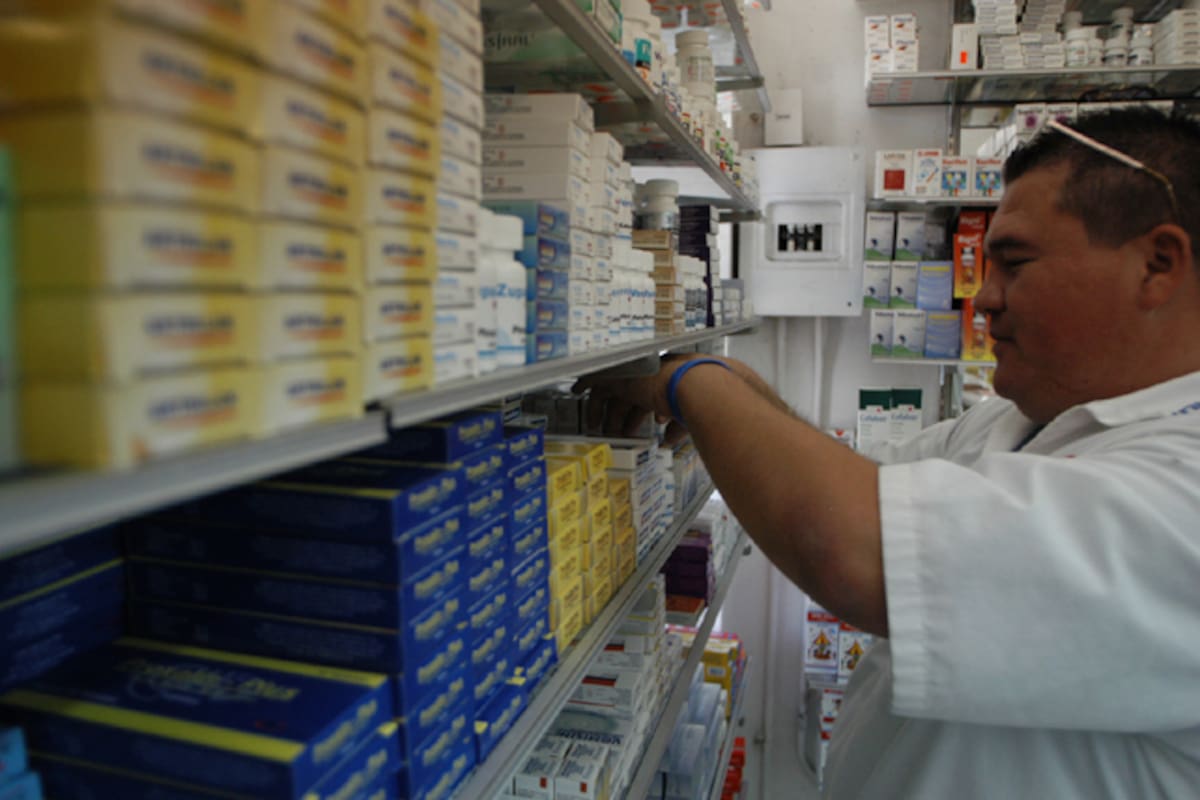 Lanzan “Farmatón” en SLRC para surtir gratis medicamentos a familias vulnerables