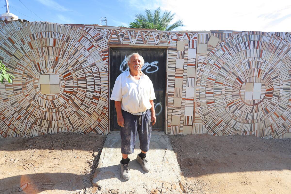 Miles de azulejos decoran su hogar