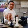 “El ajedrez me salvó la vida”; un maestro halló en un tablero una oportunidad para reconstruirse y crear comunidad en Mexicali