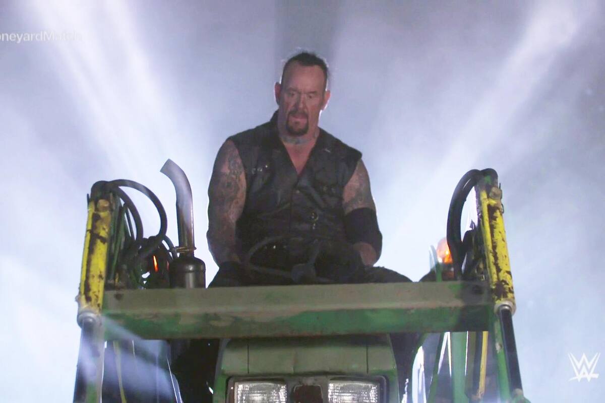VIDEO: Undertaker hace de Wrestlemania su cementerio y extiende racha