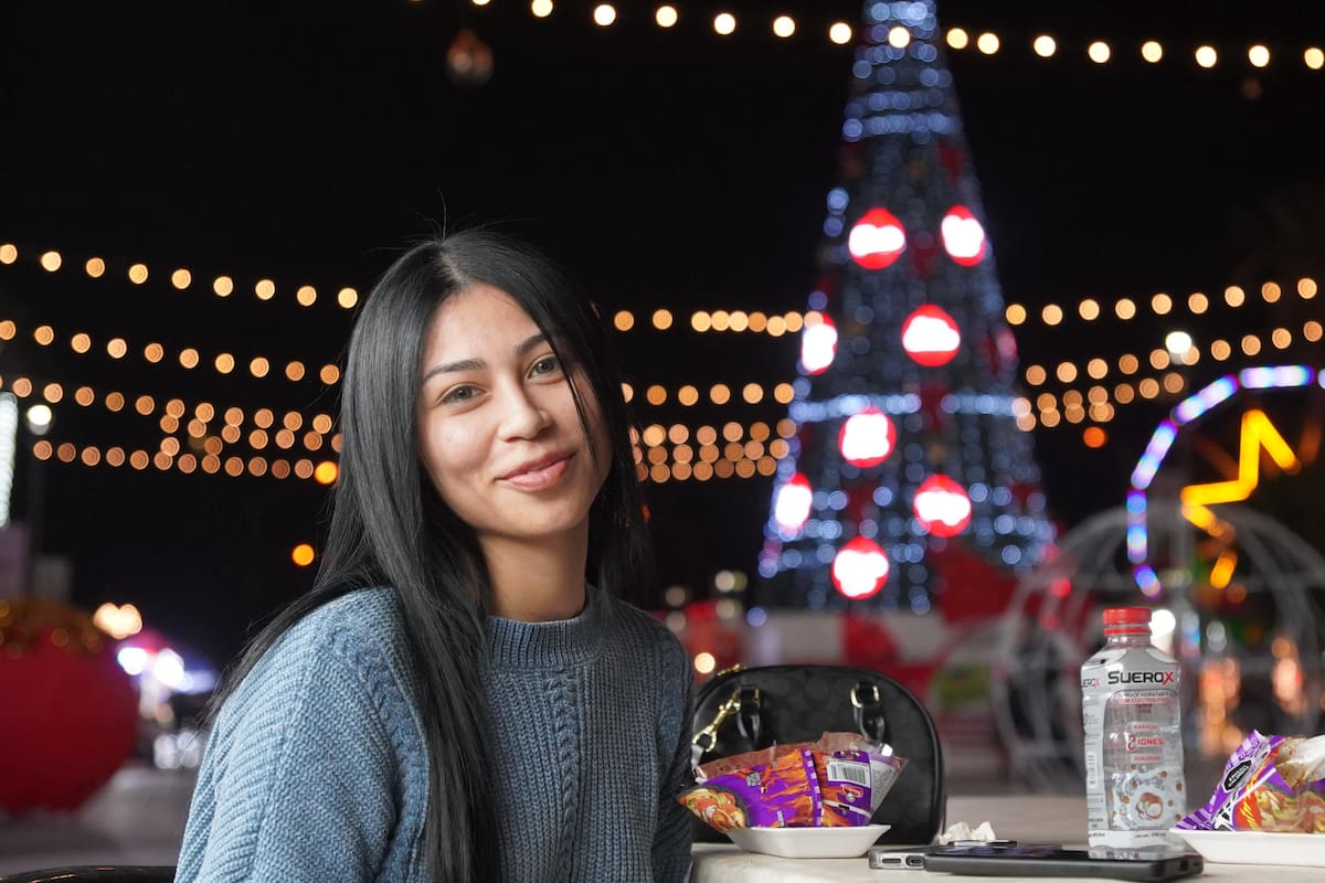 Luces, fotos y ambiente familiar en la Explanada Municipal de SLRC