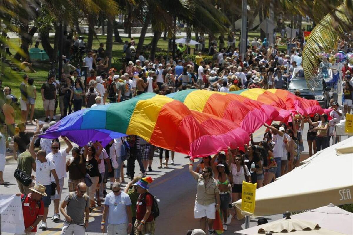 Quenton Moss: golpea e insulta a pareja gay; lo condenan a dos años en prisión
