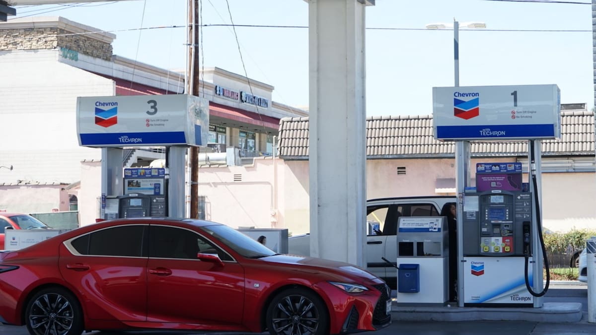 SHCP elimina el estímulo fiscal a la gasolina Premium y reduce el apoyo a Magna y Diésel del 18 al 24 de abril tras la caída internacional en los precios del petróleo