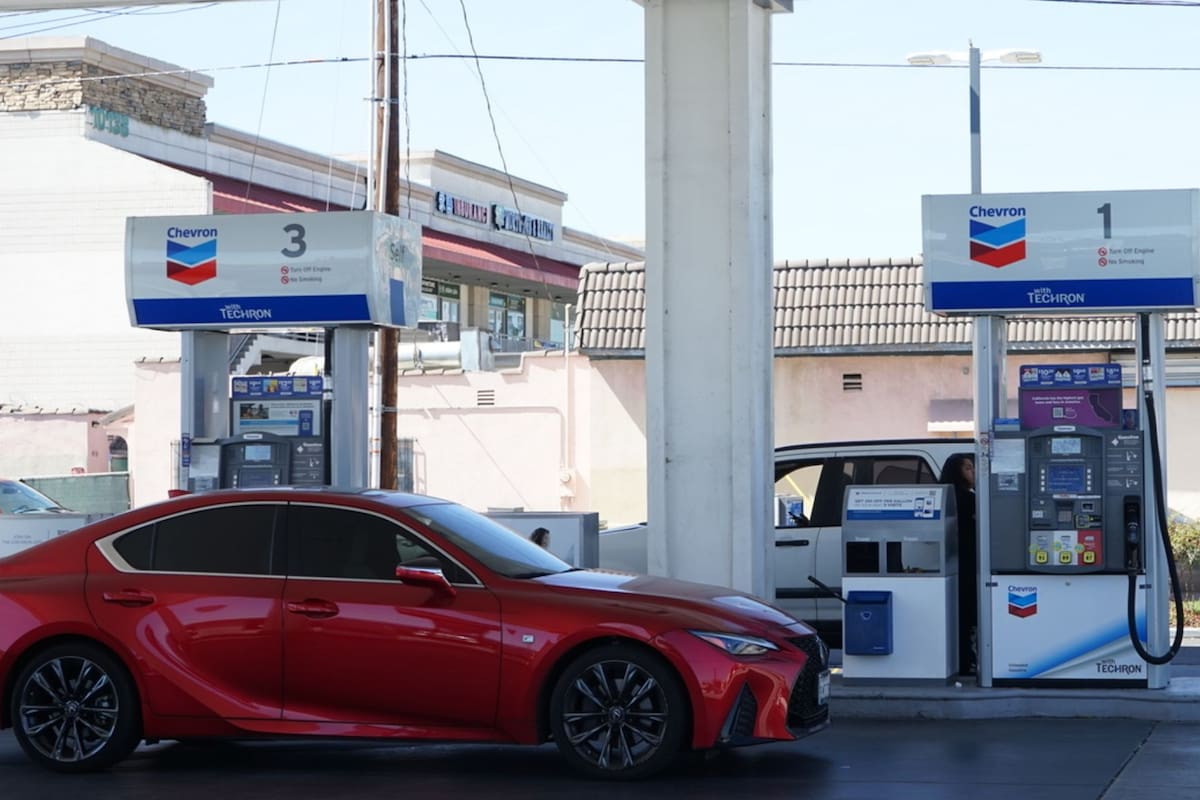 SHCP elimina el estímulo fiscal a la gasolina Premium y reduce el apoyo a Magna y Diésel del 18 al 24 de abril tras la caída internacional en los precios del petróleo