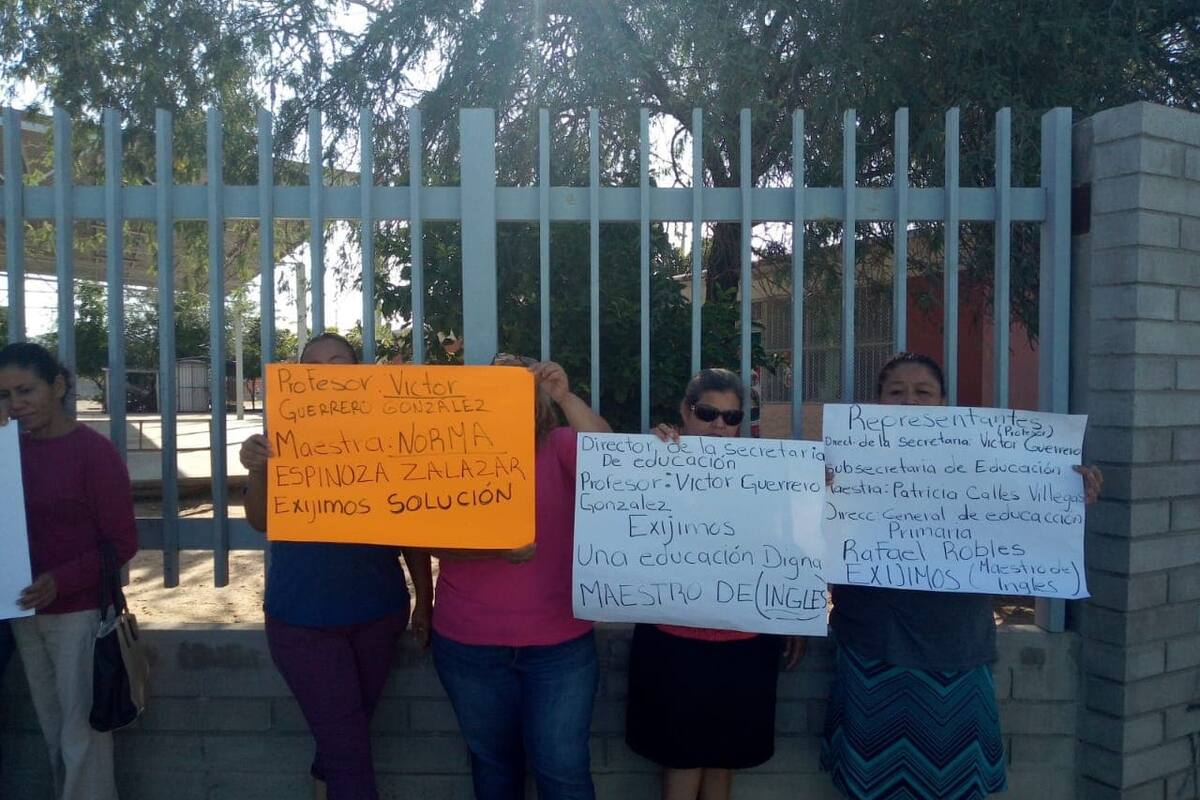 Piden padres de la Escuela Abigael Bojórquez maestro de inglés y Usaer