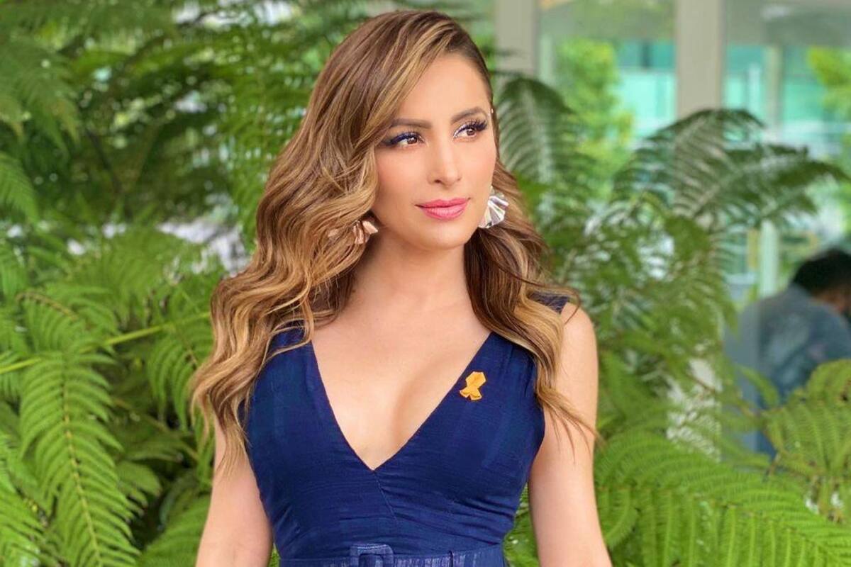 ¡Cynthia Rodríguez luce su cinturita en vestido rojo!