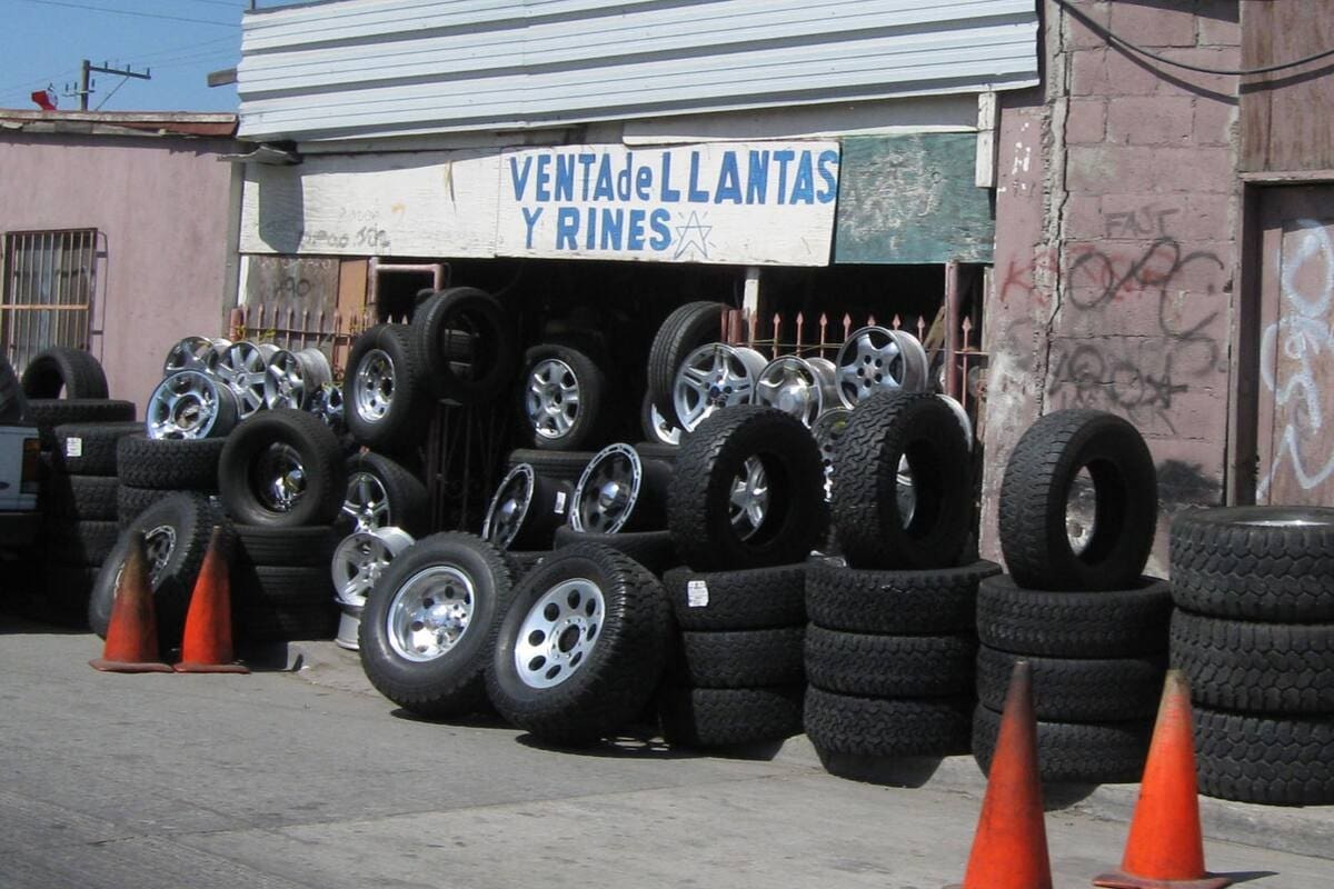 Suman 7 llanteras clausuradas por falta de licencia ambiental