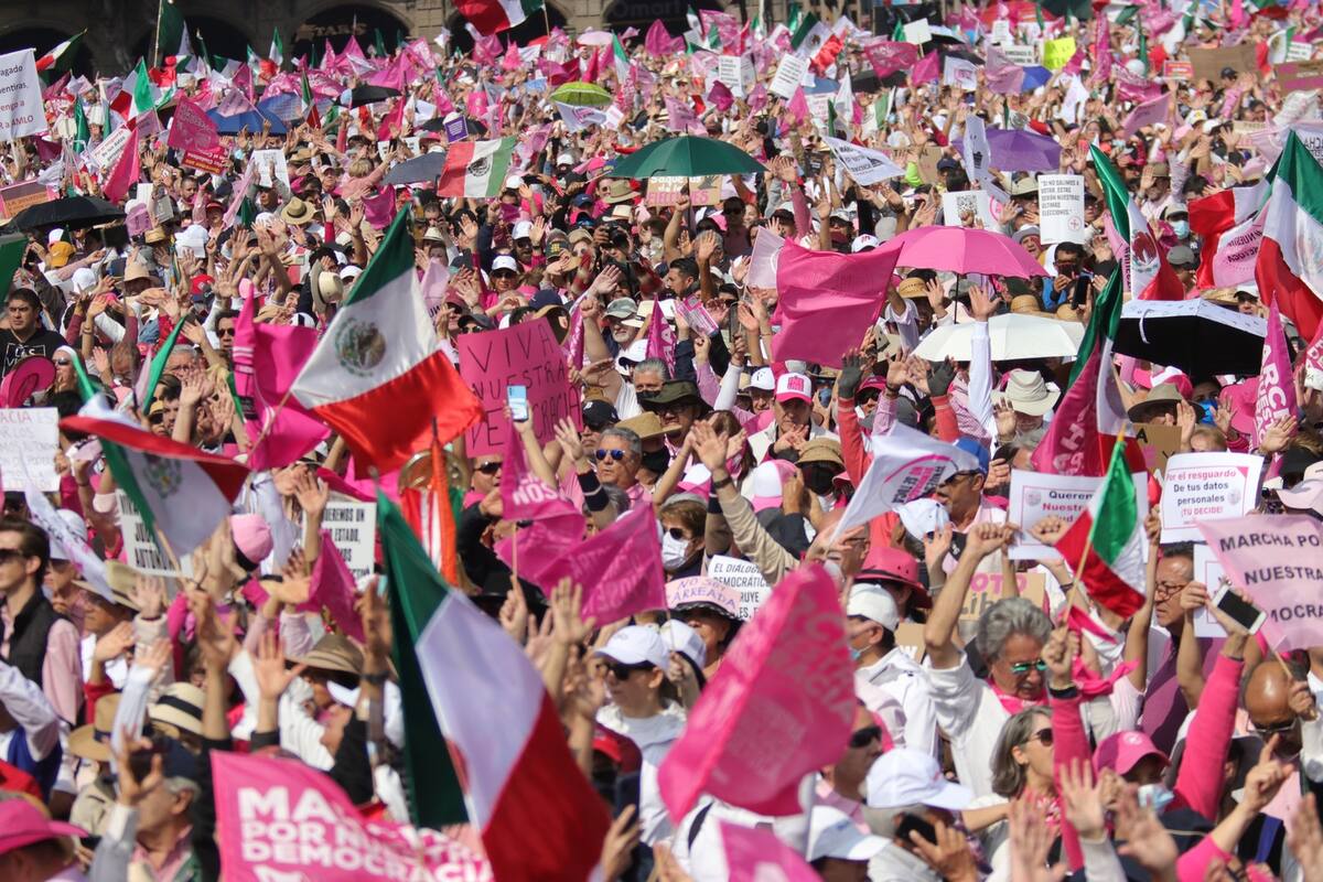 Segob lamenta enfrentamiento entre 'Marea Rosa' y la CNTE