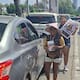 Niñas futbolistas venden aguas en semáforos para competir en Copa Vallarta