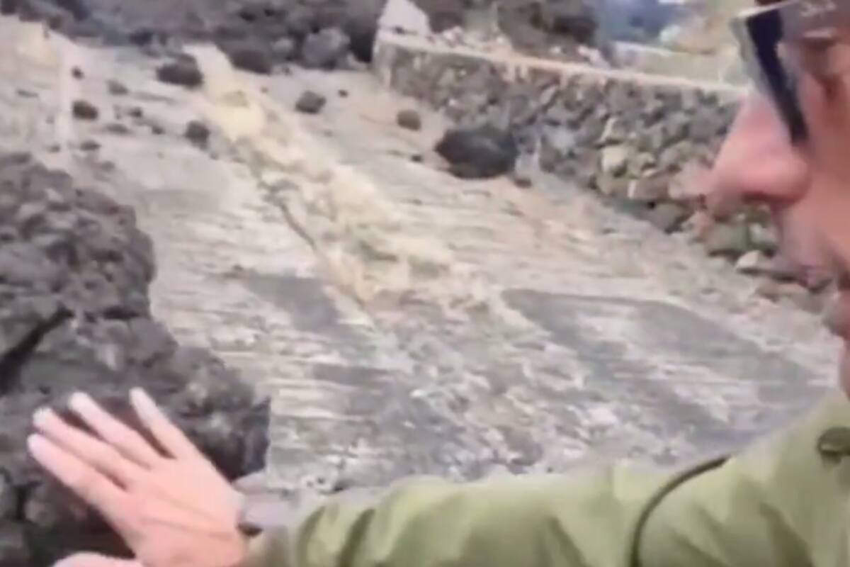 VIDEO: Reportero aficionado sorprendido al tocar lava del volcán La Palma y quemarse