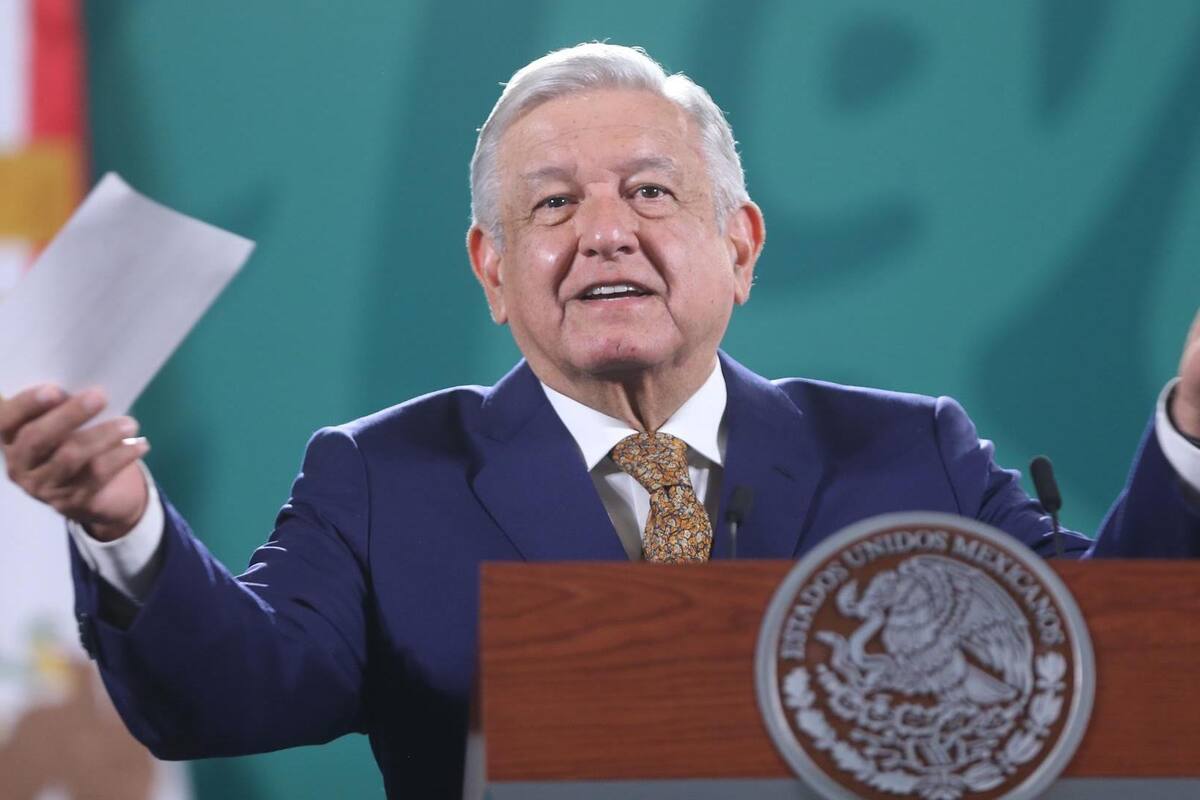 AMLO declara ganar 161 mil pesos mensuales y no ser dueño de nada